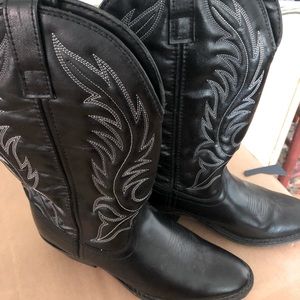 Laredo boots size 7 practically new.